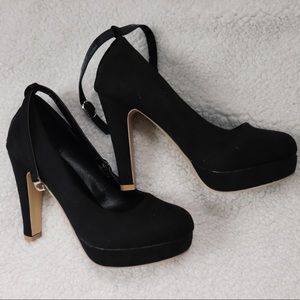 Black high heels👠